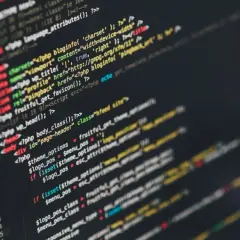 Kod źródłowy strony internetowej, w tym fragmenty PHP i HTML. Widać tu linie kodu, które mogą być częścią skryptów lub konfiguracji, np. związane z `git komendy`.