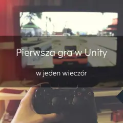 Ręka trzyma kontroler przed ekranem telewizora, na którym widać grę stworzoną w silniku Unity.