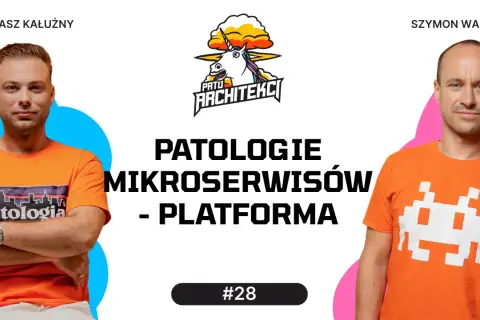 Dwóch mężczyzn w pomarańczowych koszulkach, logo Pato Architekci, tekst "PATOLOGIE MIKROSERWISÓW - PLATFORMA" i "#28".