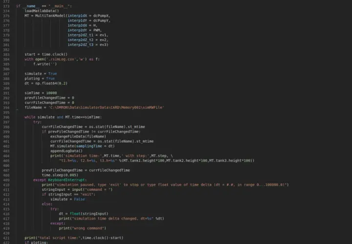 Kod Pythona symulujący pracę modelu MultiTankModel, zapisujący dane do pliku CSV i obsługujący interakcję użytkownika.