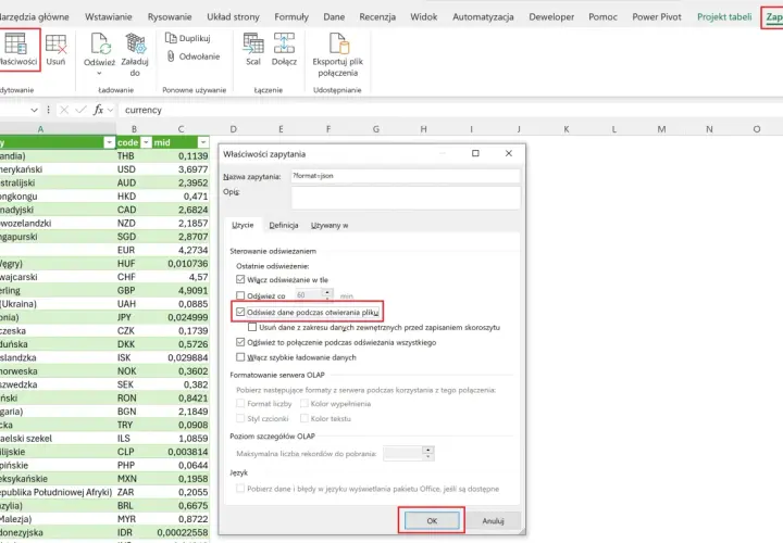 Excel: okno "Właściwości zapytania" z zaznaczoną opcją "Odśwież dane podczas otwierania pliku" dla kursu walut.